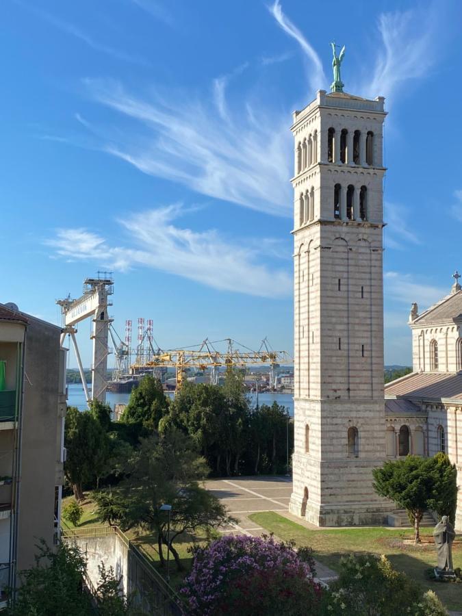 Appartement New Stylish & Modern Studio Apart - With Sea View à Pula Extérieur photo