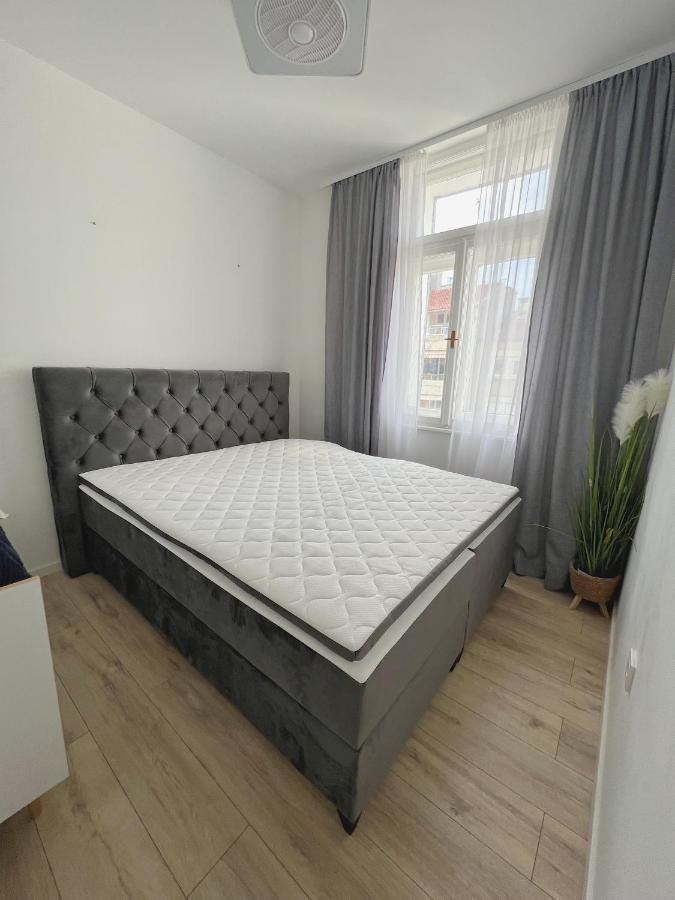 Appartement New Stylish & Modern Studio Apart - With Sea View à Pula Extérieur photo